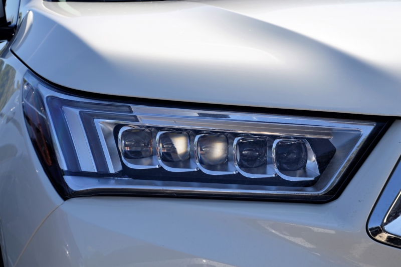 moto-COLOMARS-min_acura-headlamp-2834131